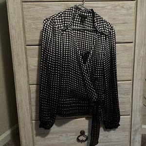 White and black long sleeve shirt